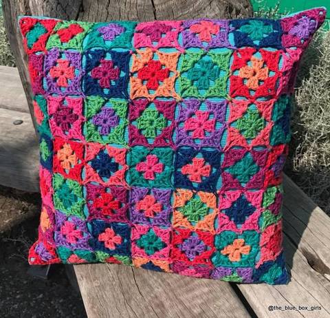 Crochet Squ Sml Cushion-002